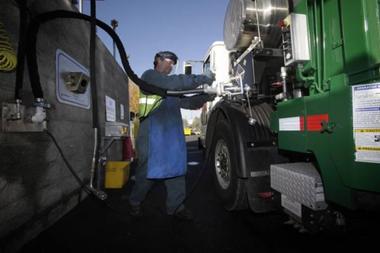 美國新能源垃圾運輸車投入使用