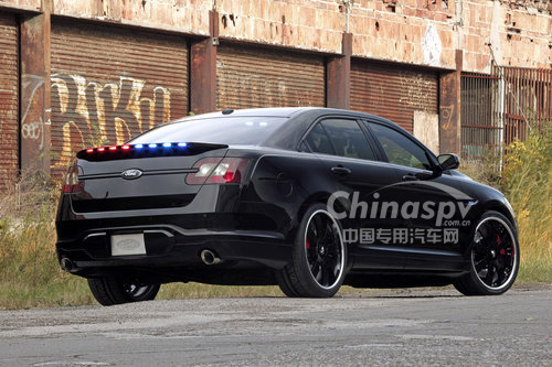 Stealth概念車的設(shè)計(jì)靈感來自上世紀(jì)五六十年代SR-71隱形戰(zhàn)機(jī)