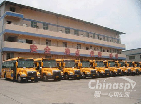 現(xiàn)役服務(wù)的金旅校車(chē)