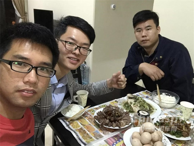 金旅校車科威特技術(shù)維護(hù)團(tuán)隊(duì)