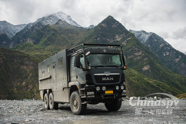 全能悍將MAN TGS越野房車馳騁沙漠