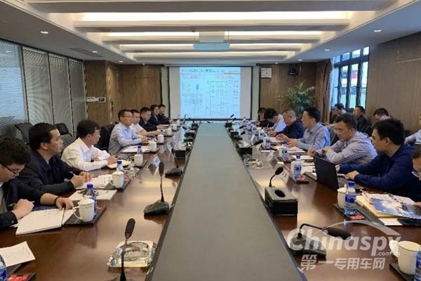 龍馬環(huán)衛(wèi)與東風(fēng)股份簽訂400臺(tái)環(huán)衛(wèi)車(chē)底盤(pán)