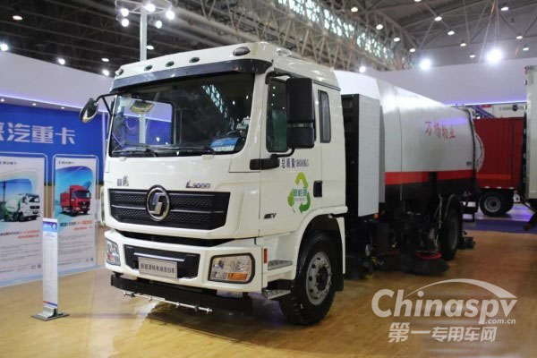 德龍X5000吸睛 陜汽重卡軍團(tuán)亮相武漢車(chē)展