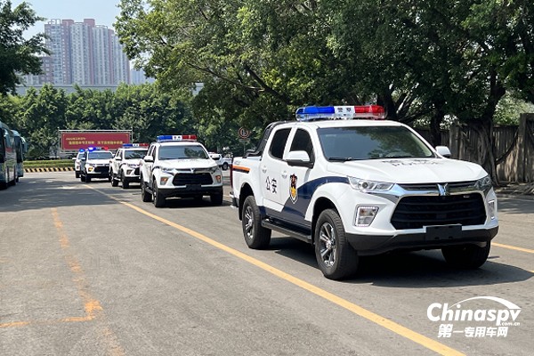 慶鈴達咖H自動擋皮卡“入伍”重慶市公安局交巡警總隊