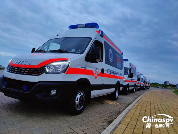 南京依維柯歐勝負(fù)壓監(jiān)護型救護車