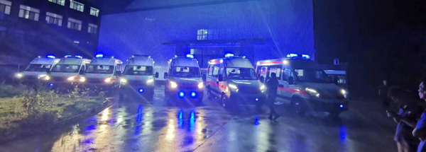 南京依維柯歐勝負(fù)壓監(jiān)護型救護車
