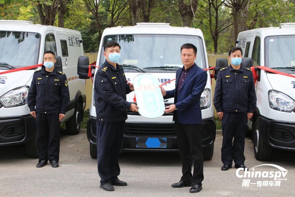 依維柯歐勝運鈔車