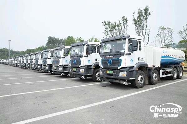 陜汽德龍M3000E純電動(dòng)環(huán)衛(wèi)車批量交付美麗蓉城