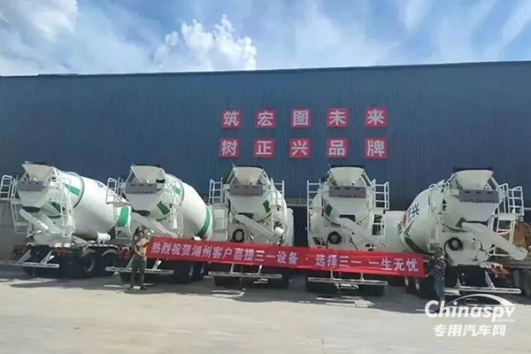 新能源車呈現(xiàn)交付熱潮 三一電動攪拌車批量交付湖州客戶 