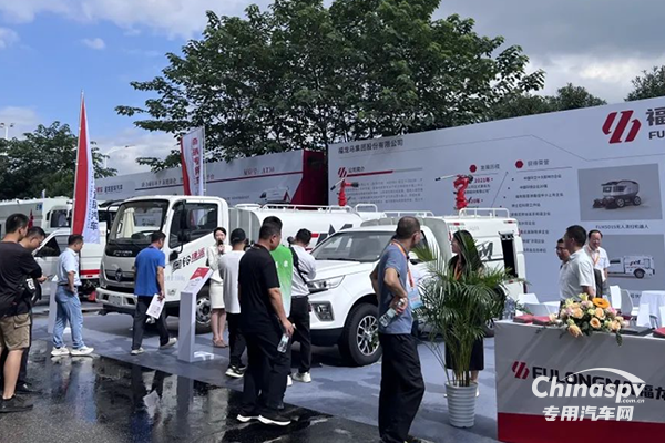 福龍馬攜多款智能及環(huán)衛(wèi)應急搶險裝備亮相華東環(huán)衛(wèi)年會