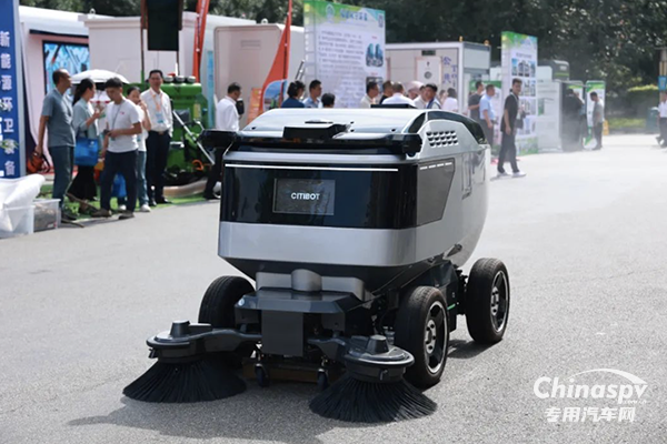 福龍馬攜多款智能及環(huán)衛(wèi)應急搶險裝備亮相華東環(huán)衛(wèi)年會