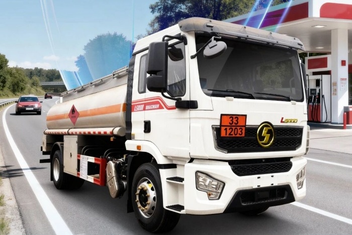 陜汽新明珠危運(yùn)車+245馬力康明斯B6.2發(fā)動(dòng)機(jī)，輕量可靠不打折，安全舒適享輕松！