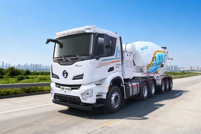 中集·陜汽一體化混動(dòng)牽引攪拌車(chē)，裝得多、跑得遠(yuǎn)，運(yùn)輸更省心
