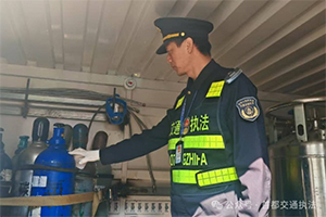 北京查處一?；奋囄窗匆?guī)定攜帶滅火器、防護眼鏡、面屏等安全裝備