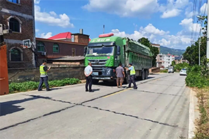 福建一廂式貨車違法運輸630公斤危險品被攔截