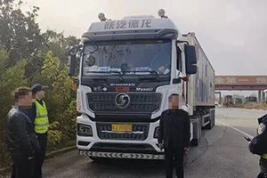 成都查獲一故意撕毀危險(xiǎn)品運(yùn)輸標(biāo)志、違規(guī)運(yùn)輸天然氣貨車