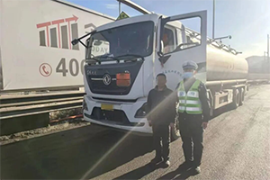 山西查獲一危化品運(yùn)輸車未配備押運(yùn)員
