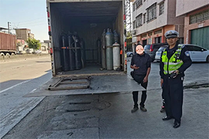 廣東江門查獲一非法運(yùn)輸危化品輕型貨車