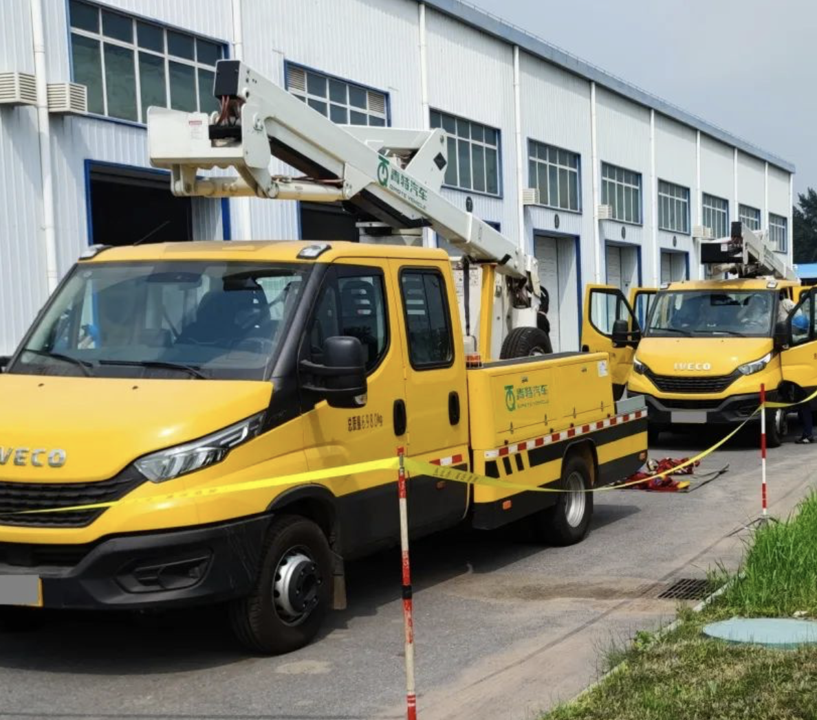 至誠服務，進口依維柯底盤青特牌無支腿絕緣斗臂高空作業(yè)車開展交車培訓