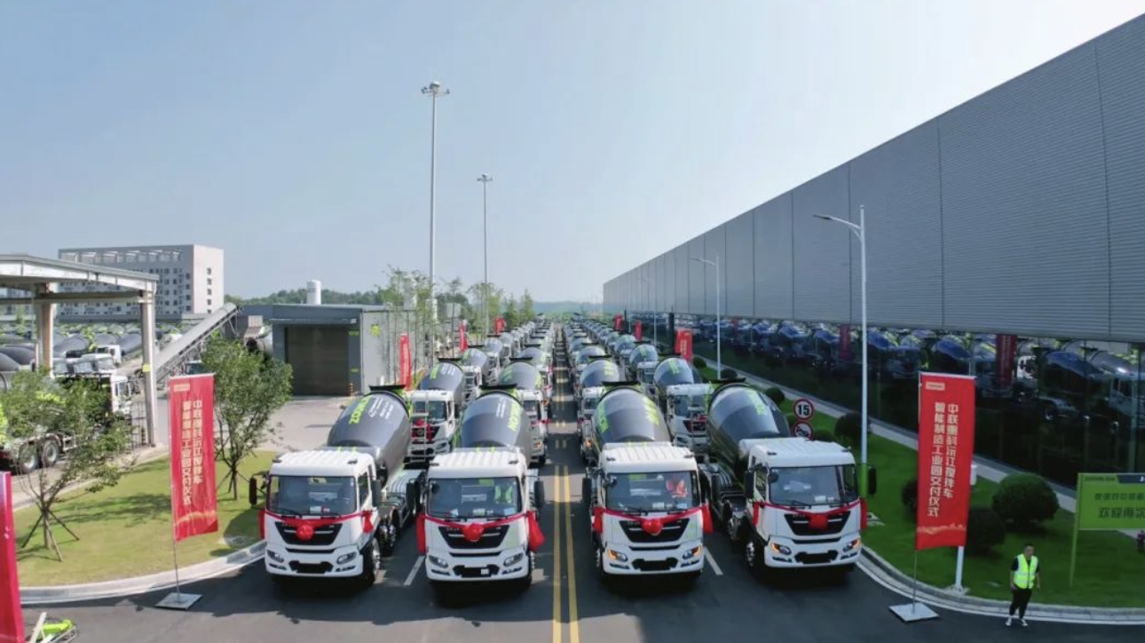 持續(xù)熱銷 100輛東風(fēng)天錦極致輕量化攪拌車整裝待發(fā)