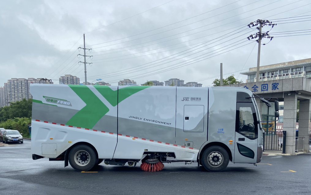 智啟未來！江淮純電動(dòng)18T洗掃車閃亮登場！