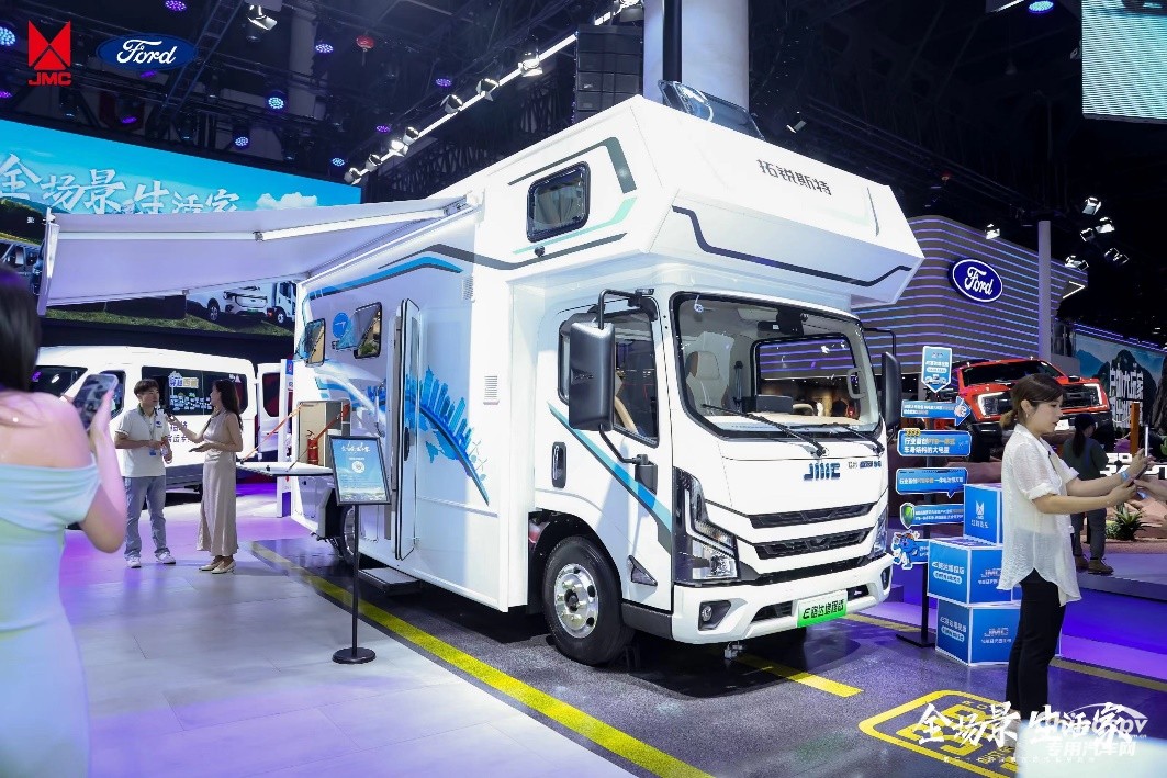 開(kāi)啟預(yù)售模式 E路達(dá)增程版房車亮相成都車展