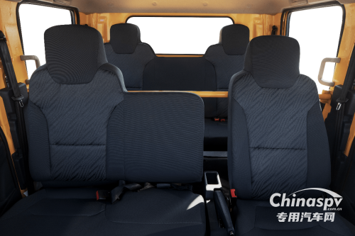 可載6人 翼放工程車以硬核實(shí)力助力電力搶修任務(wù)高效完成