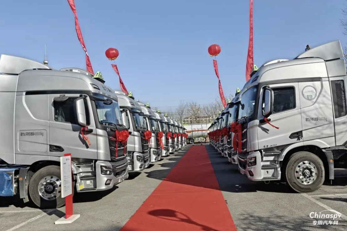 首批30臺危運車交付濱州大客戶，北京重卡助力齊魯危化運輸高質(zhì)量升級