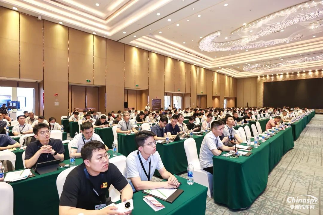 漢德車橋重磅亮相2025重慶智造峰會！定義可靠、高效、綠色新標桿！