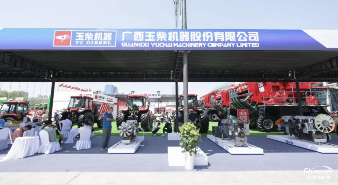 2025年5月25-27日，以“智能農(nóng)機(jī)賦能新質(zhì)生產(chǎn)力，科技引領(lǐng)農(nóng)業(yè)現(xiàn)代化”為主題的2025新疆國際農(nóng)業(yè)機(jī)械博覽會(huì)在新疆國際會(huì)展中心舉行。