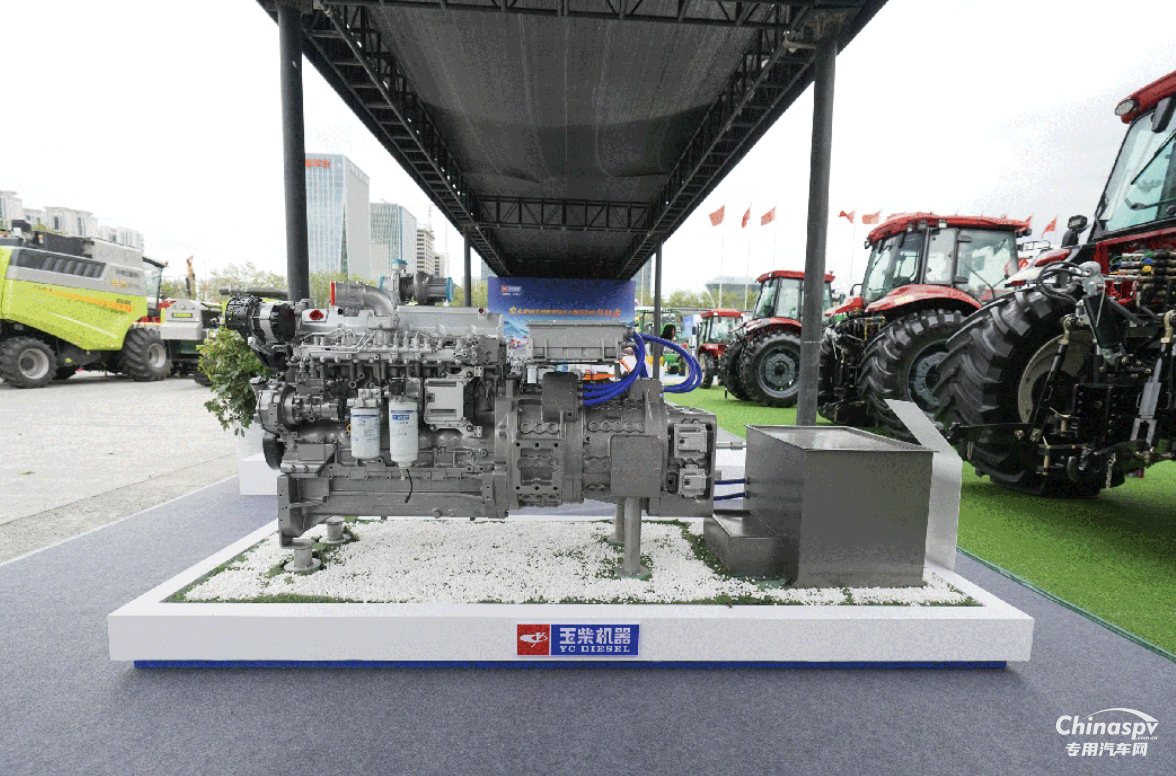 2025年5月25-27日，以“智能農(nóng)機(jī)賦能新質(zhì)生產(chǎn)力，科技引領(lǐng)農(nóng)業(yè)現(xiàn)代化”為主題的2025新疆國際農(nóng)業(yè)機(jī)械博覽會(huì)在新疆國際會(huì)展中心舉行。