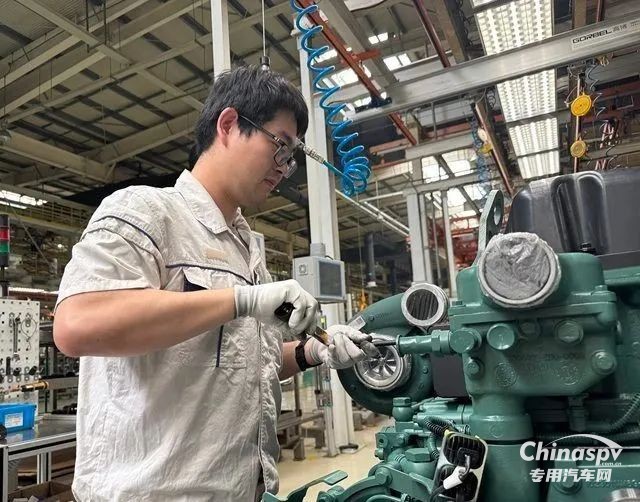 動力總成事業(yè)部開展“奉獻(xiàn)在崗位·節(jié)創(chuàng)超百萬”義務(wù)奉獻(xiàn)活動