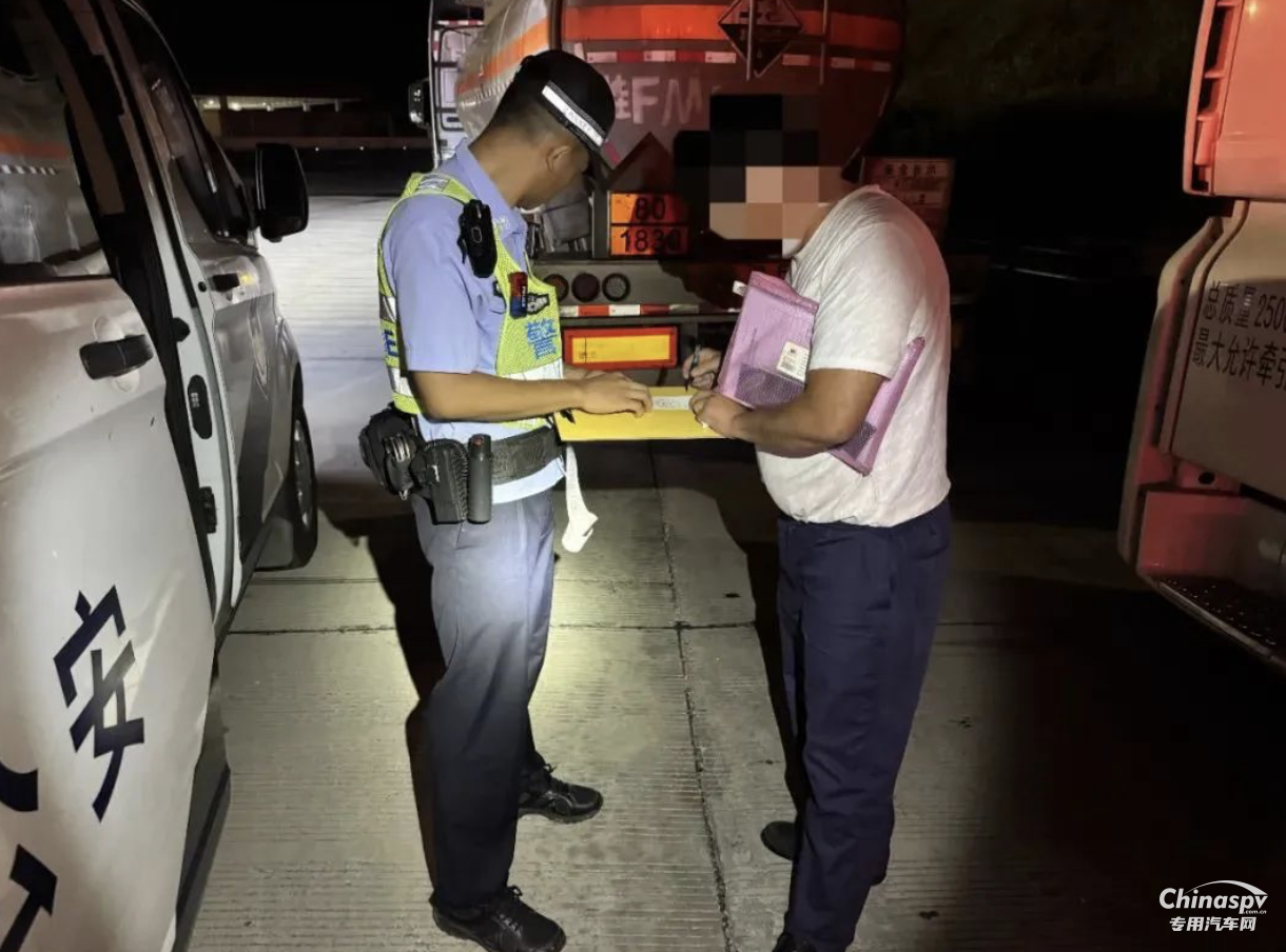 廣西一危化品車凌晨“闖禁”被攔下