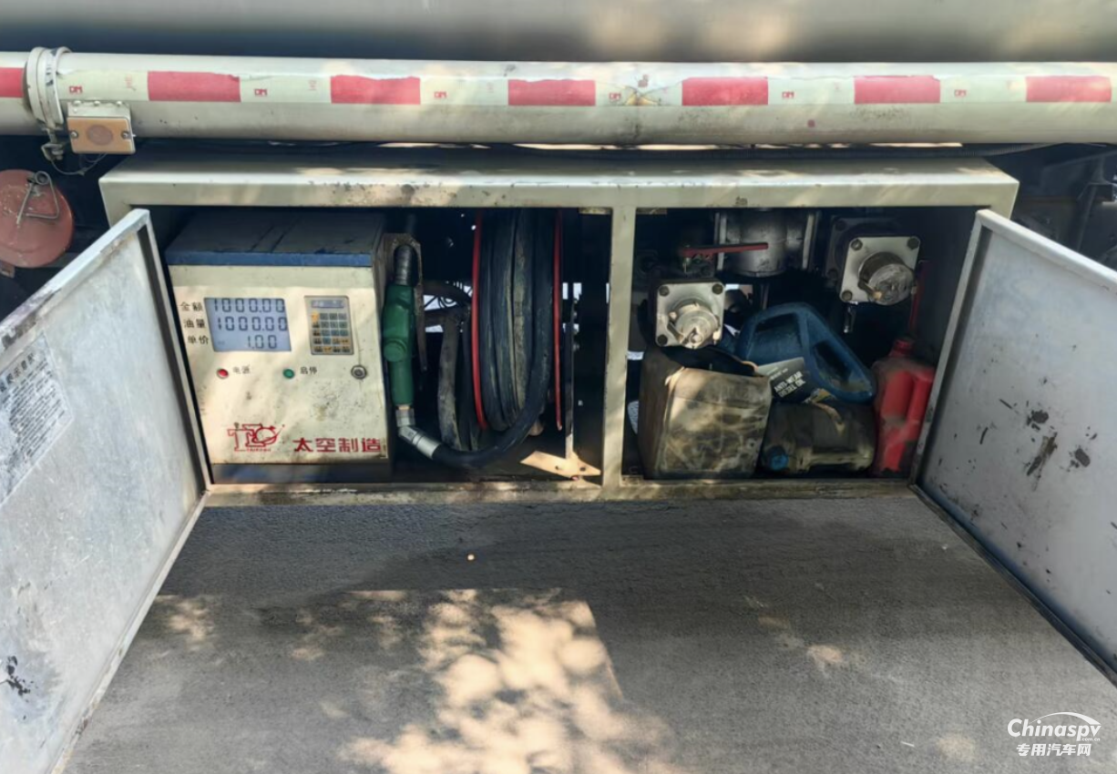 內(nèi)蒙古查獲一非法運(yùn)輸柴油?；愤\(yùn)輸車