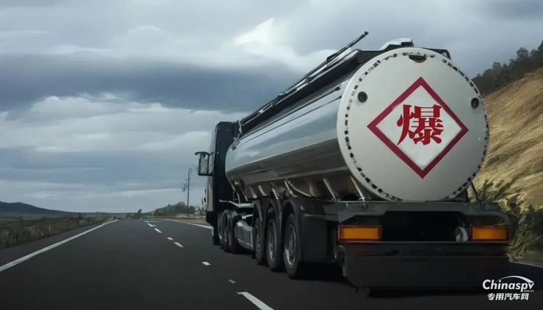 油罐車：多功能液體物質(zhì)儲(chǔ)存與運(yùn)輸工具