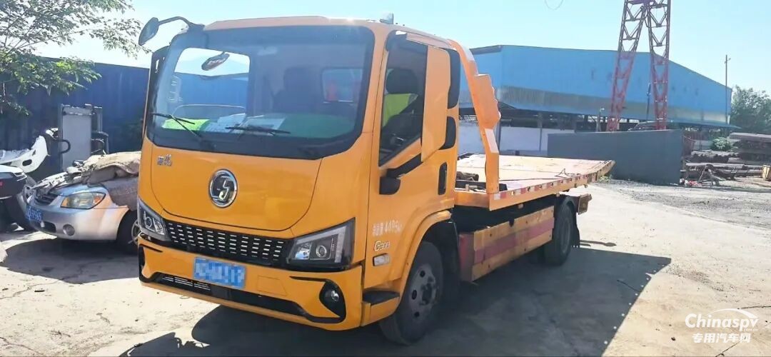 清障救援“不考慮其他車”！羅老板只認(rèn)陜汽+康明斯