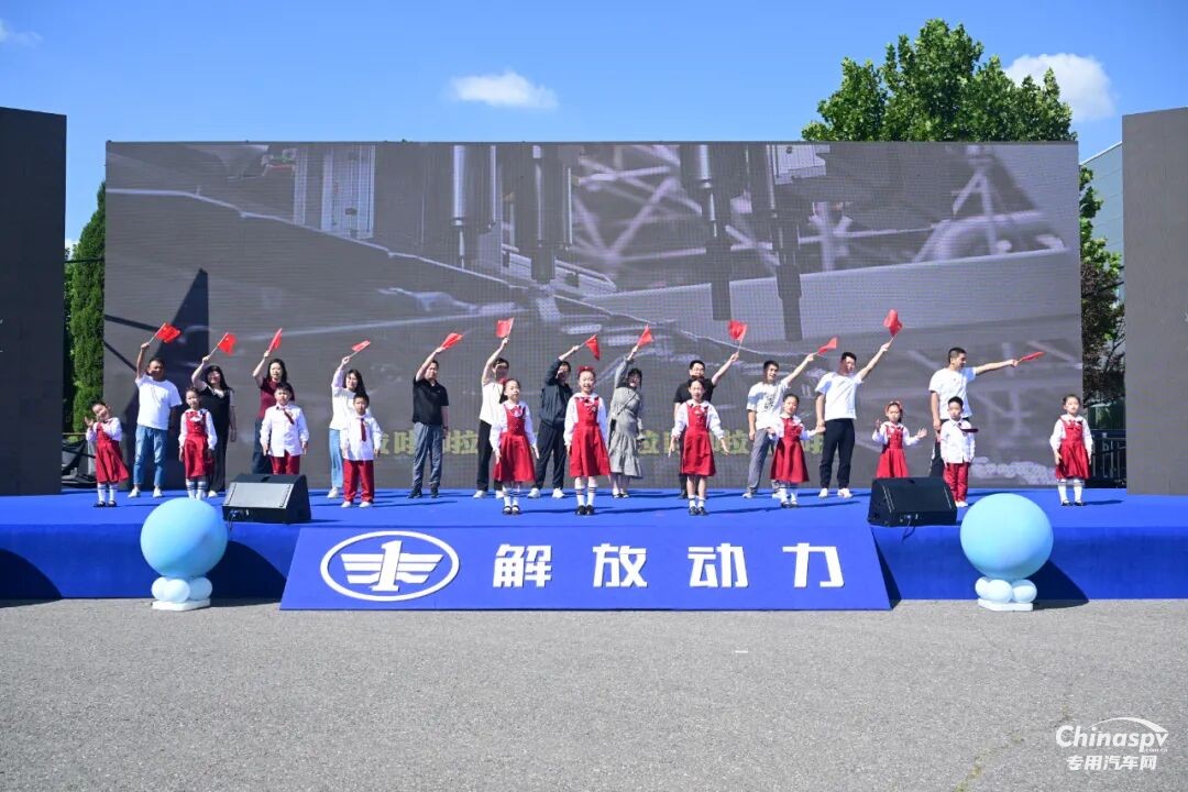 聚愛(ài)，向上！ 解放動(dòng)力大柴工廠(chǎng)第四屆員工家庭日活動(dòng)暖心綻放