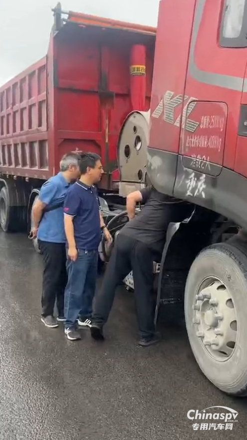 點(diǎn)贊+1！一面錦旗，見(jiàn)證東風(fēng)龍擎暖心服務(wù)