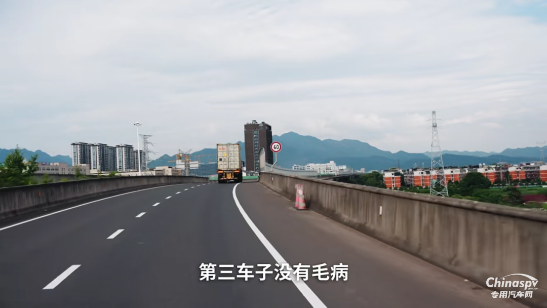 港口集裝箱運(yùn)輸“效率標(biāo)桿”，陜汽龍騏+康明斯發(fā)動(dòng)機(jī)自帶加速創(chuàng)富節(jié)奏！