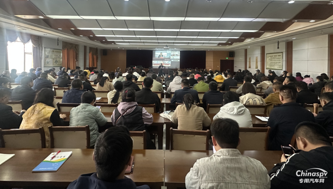 東營(yíng)市組織召開全市?；愤\(yùn)輸企業(yè)車輛安全碼專題培訓(xùn)會(huì)