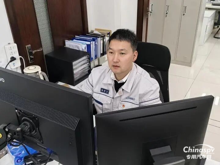 解放動(dòng)力：紅色引擎強(qiáng)動(dòng)能，黨員攻堅(jiān)勇爭(zhēng)先！