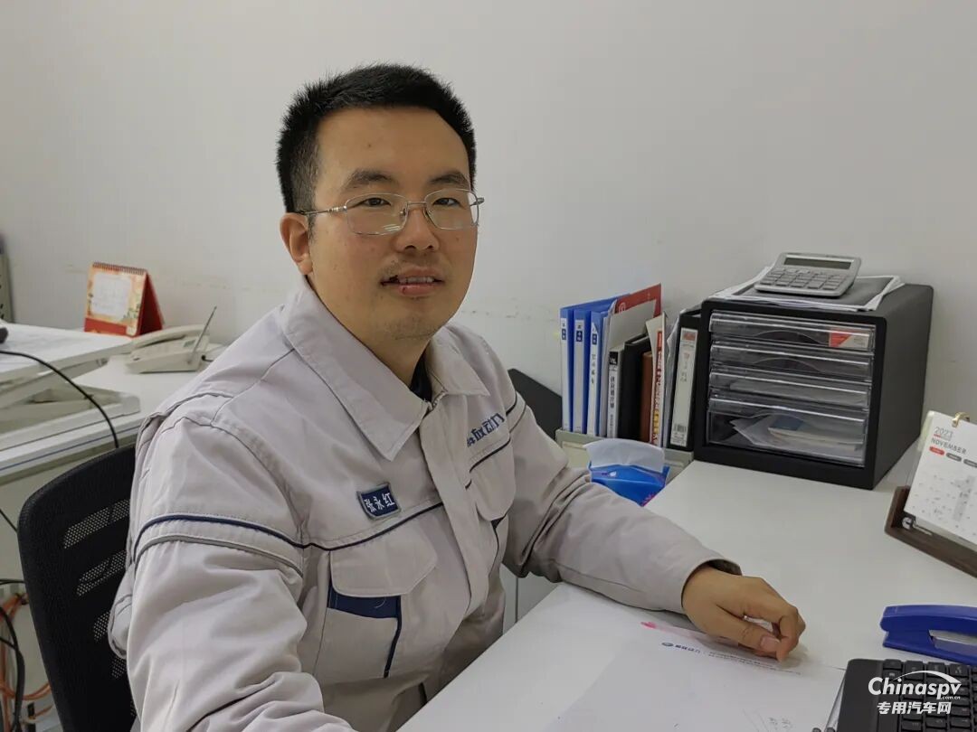 解放動(dòng)力：紅色引擎強(qiáng)動(dòng)能，黨員攻堅(jiān)勇爭(zhēng)先！