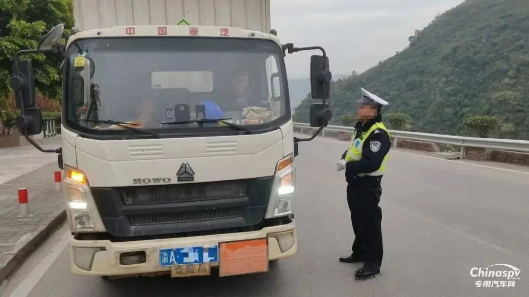 重慶曝光危貨車(chē)輛交通違法行為