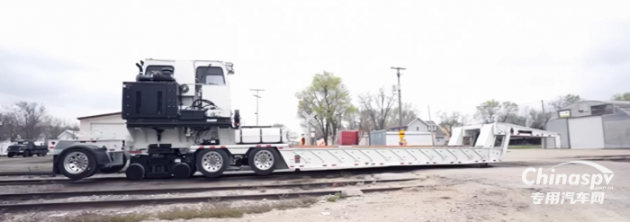 美國(guó)公鐵兩用低平板半掛車(chē)