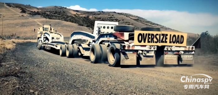 美國主戰(zhàn)坦克的得力助手：Oshkosh M1070軍用大件運輸車