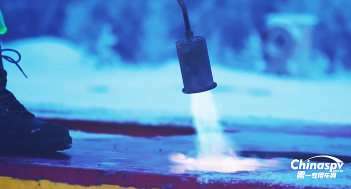 面對(duì)常年冰雪覆蓋 芬蘭的大件運(yùn)輸車(chē)如何做到應(yīng)對(duì)自如的？