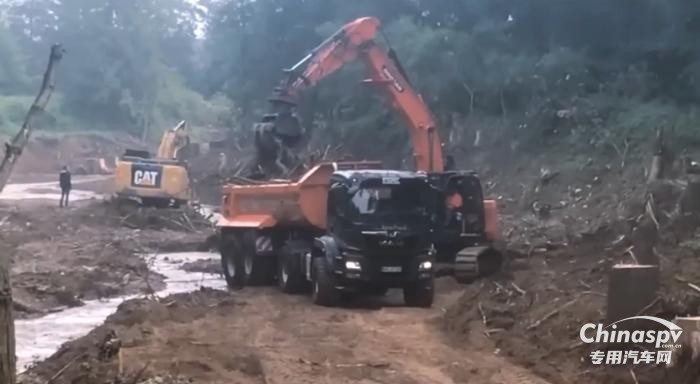 今日國(guó)外專用車推薦-德國(guó)的獨(dú)具特色的越野自卸半掛車