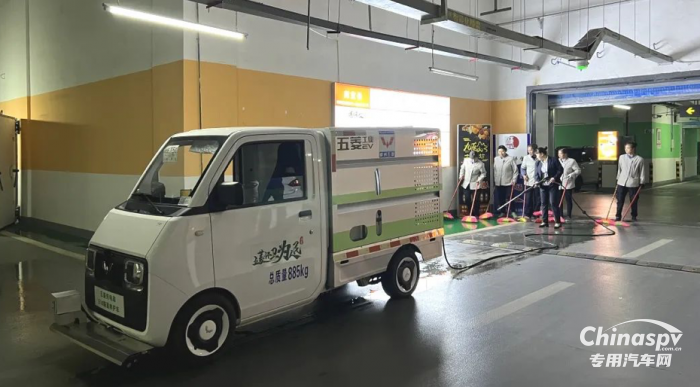 五菱小精靈純電動路面養(yǎng)護車