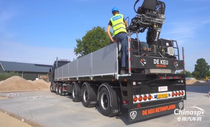 今日國(guó)外專用車推薦-歐洲獨(dú)特的滑動(dòng)隨車起重機(jī)