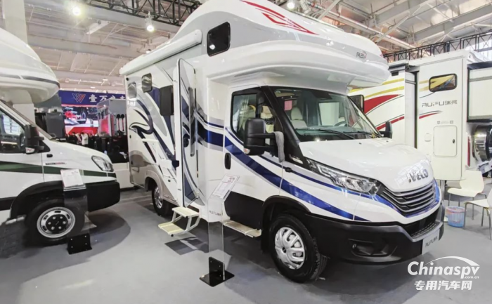 逛龍年首場(chǎng)房車展，選品質(zhì)高端進(jìn)口依維柯底盤房車